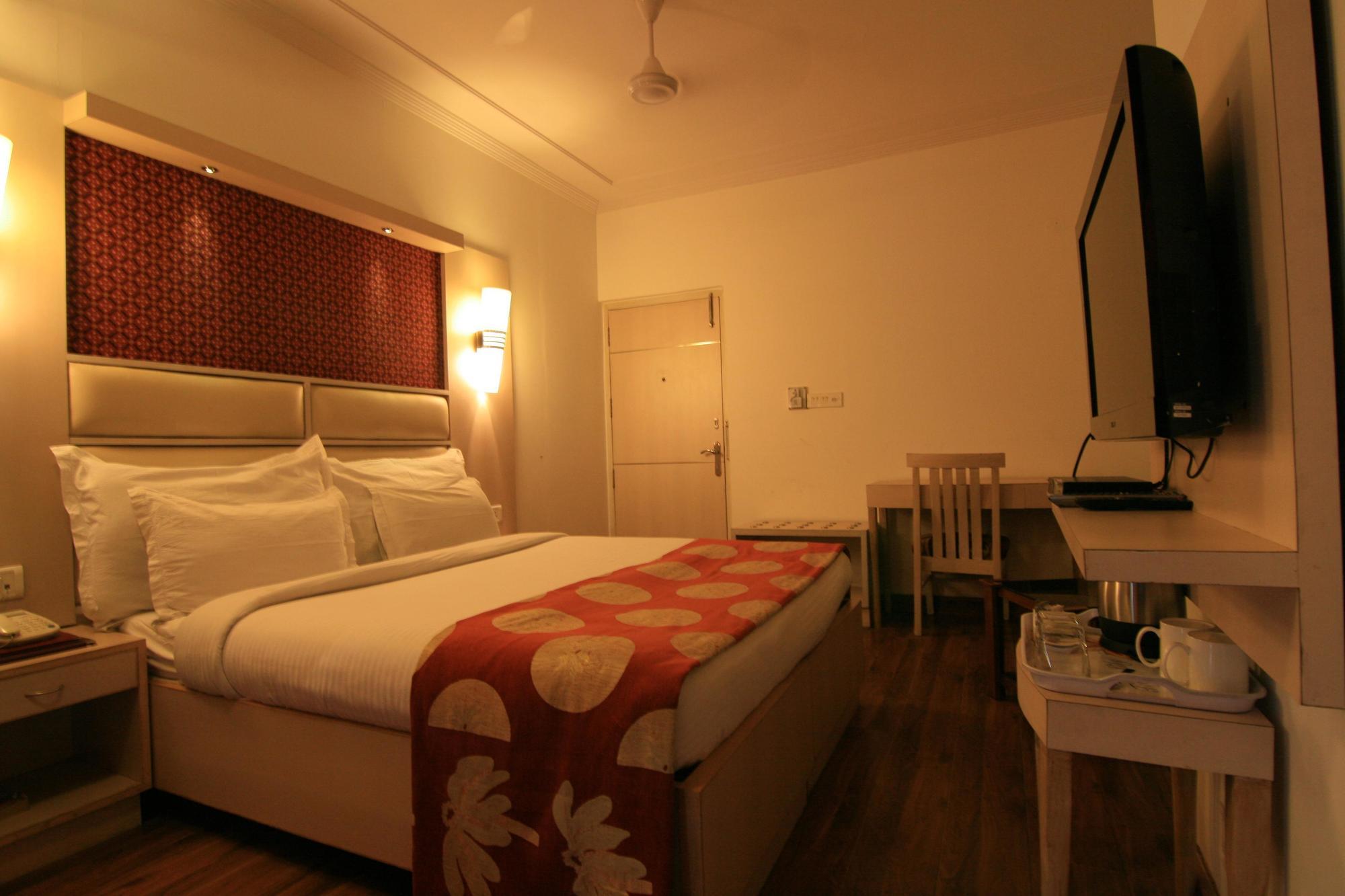 Hotel Sri Nanak Continental Delhi  Exterior foto