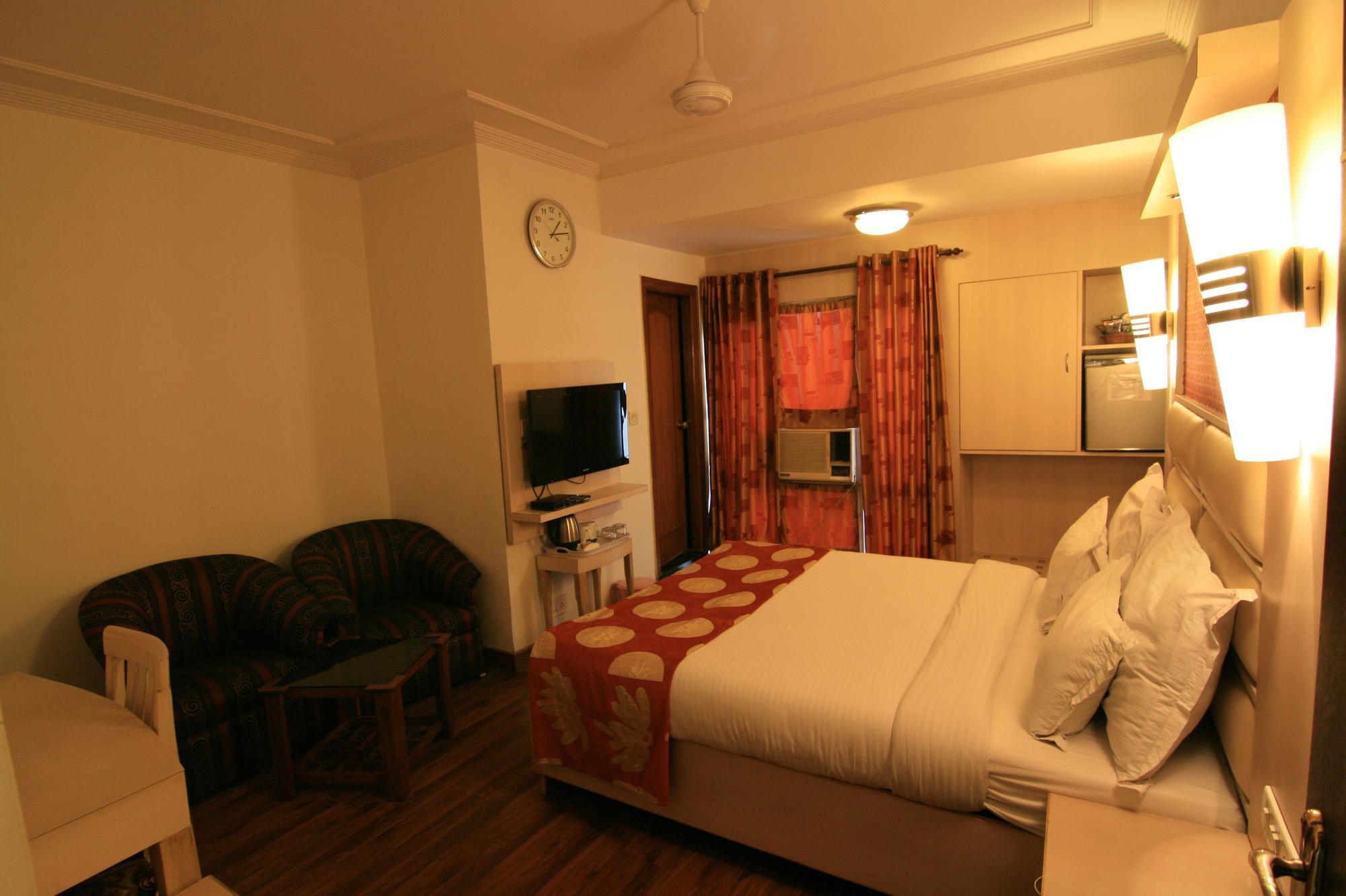 Hotel Sri Nanak Continental Delhi  Habitación foto