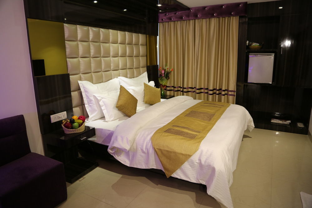 Hotel Sri Nanak Continental Delhi  Exterior foto