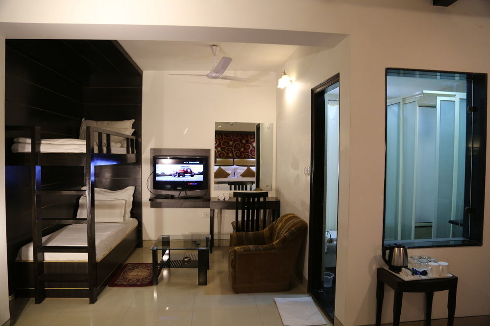 Hotel Sri Nanak Continental Delhi  Exterior foto