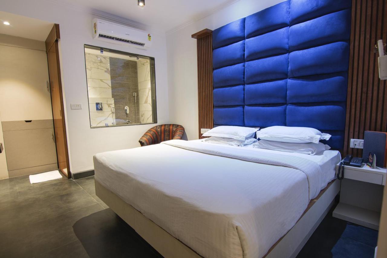 Hotel Sri Nanak Continental Delhi  Exterior foto